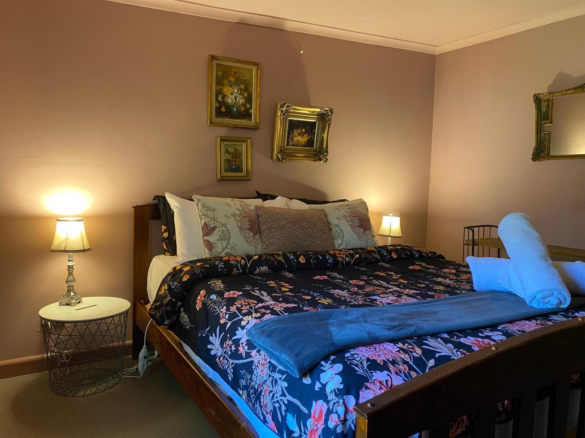 Sutton Spring Art Retreats Apartment Дейлсфорд Стая снимка