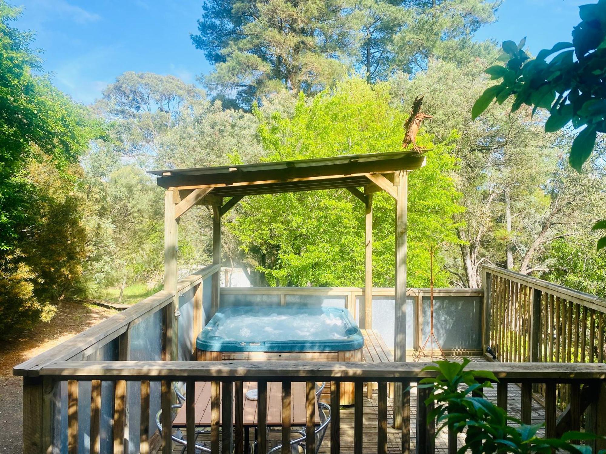 Sutton Spring Art Retreats Apartment Дейлсфорд Екстериор снимка