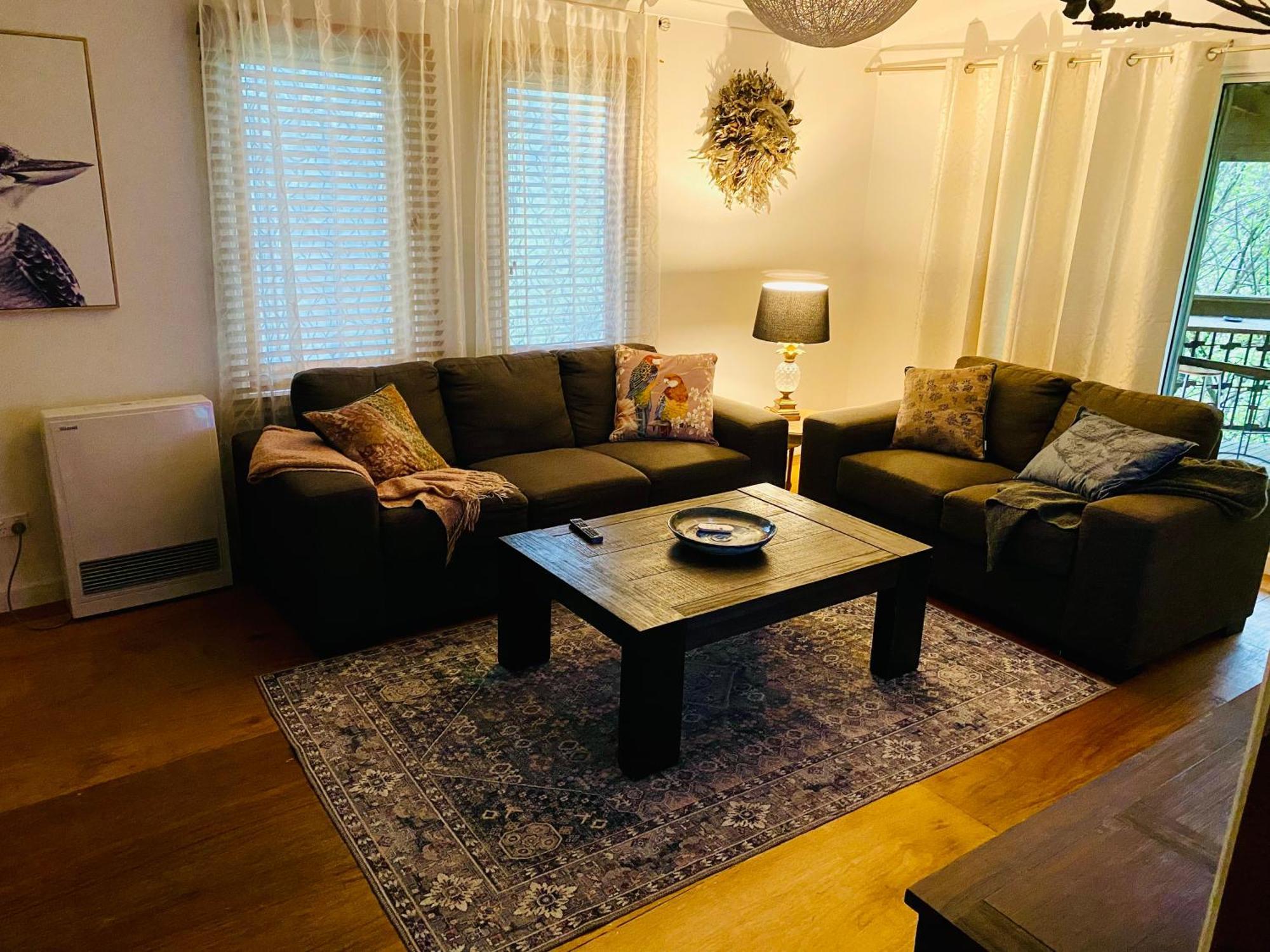 Sutton Spring Art Retreats Apartment Дейлсфорд Стая снимка