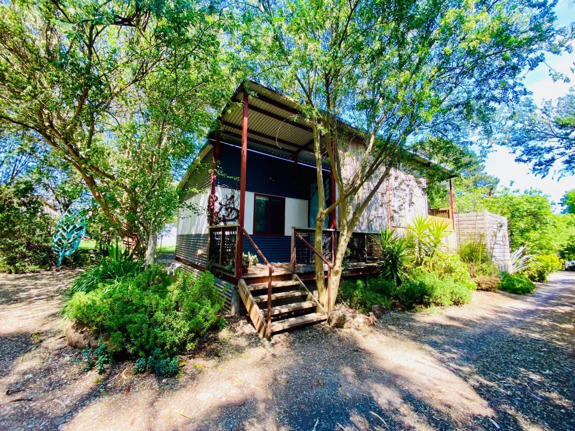Sutton Spring Art Retreats Apartment Дейлсфорд Екстериор снимка