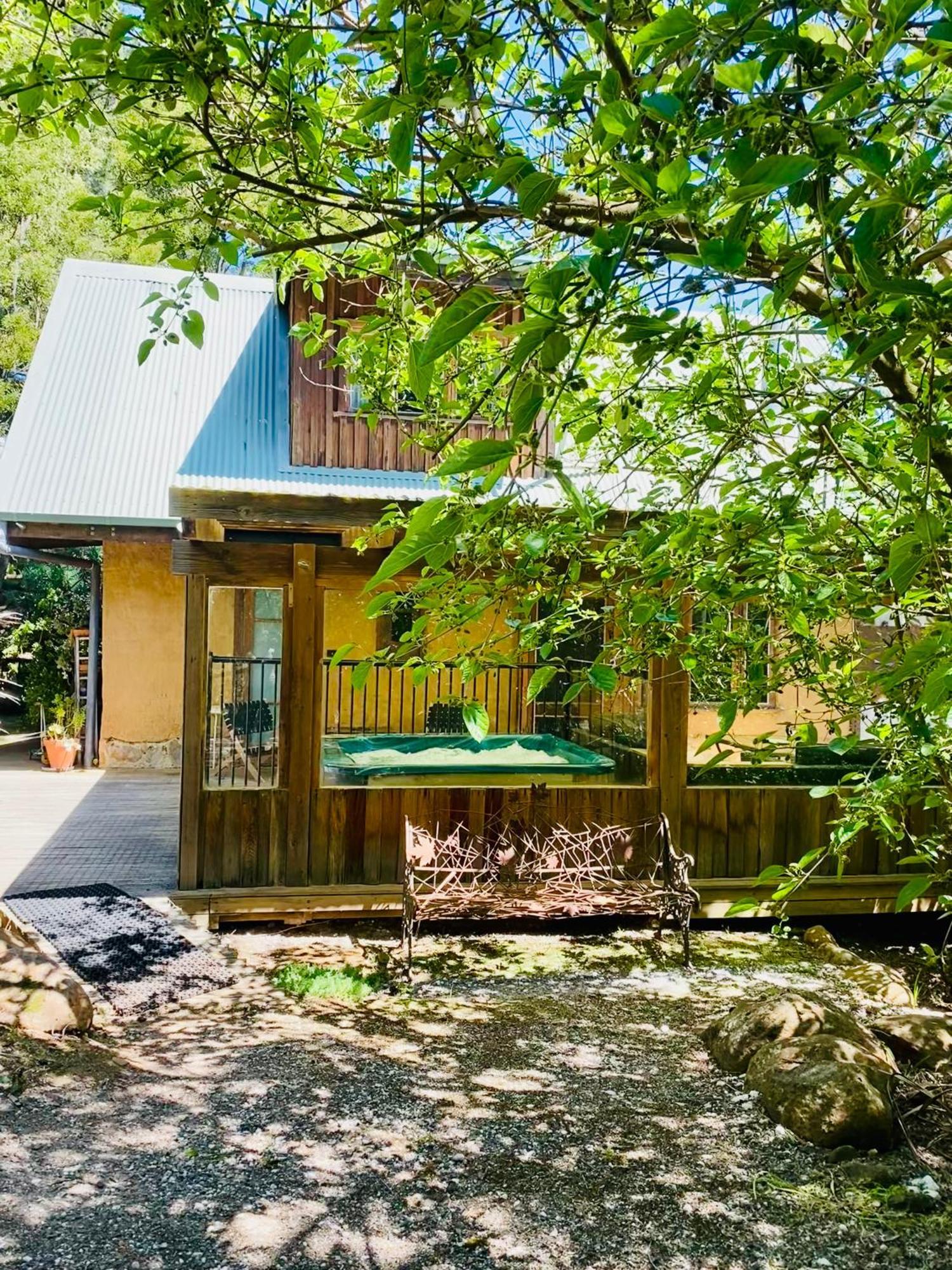 Sutton Spring Art Retreats Apartment Дейлсфорд Екстериор снимка