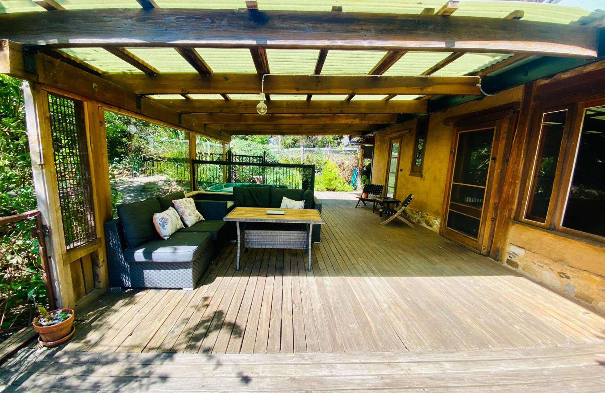 Sutton Spring Art Retreats Apartment Дейлсфорд Екстериор снимка