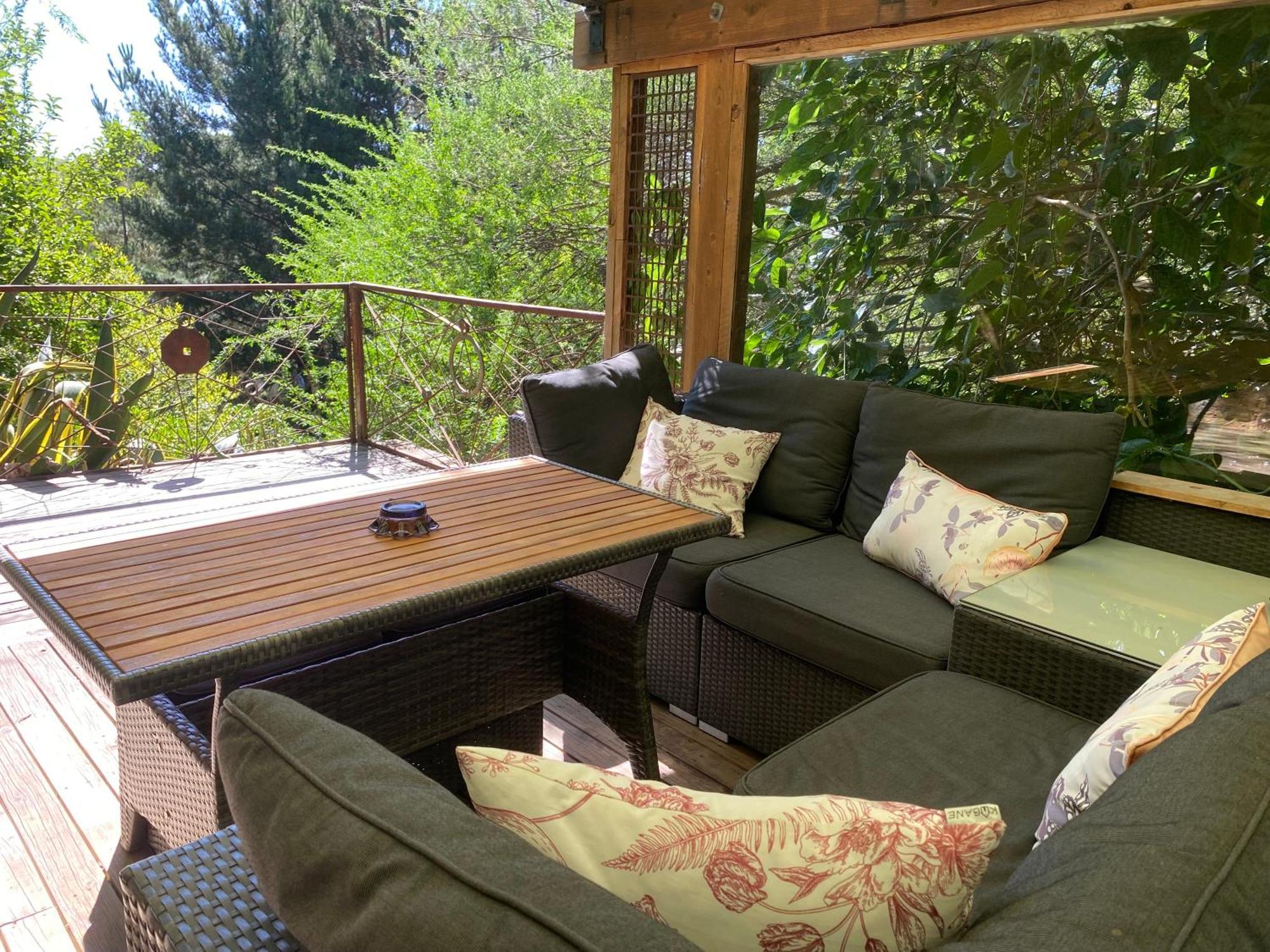 Sutton Spring Art Retreats Apartment Дейлсфорд Екстериор снимка