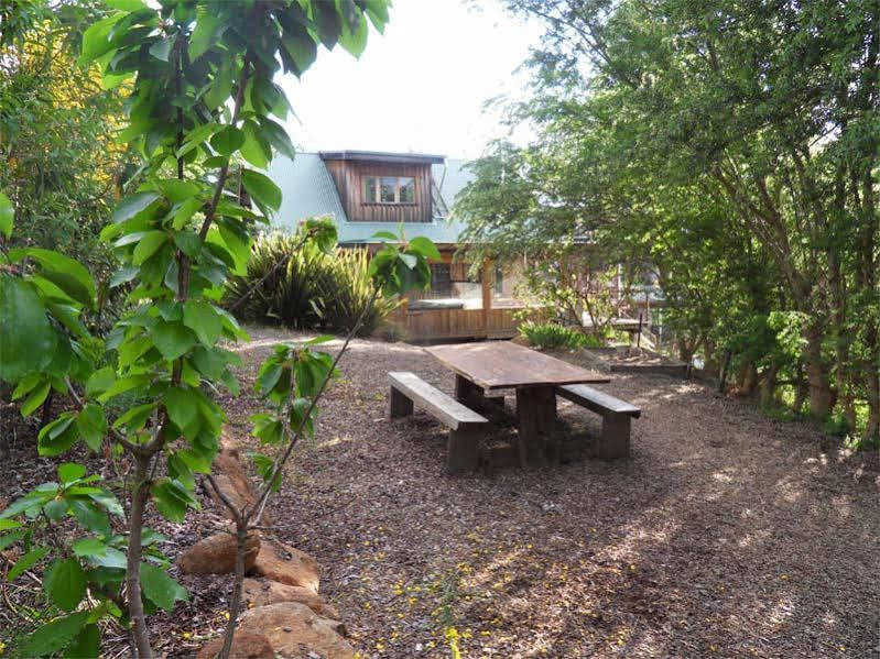 Sutton Spring Art Retreats Apartment Дейлсфорд Екстериор снимка